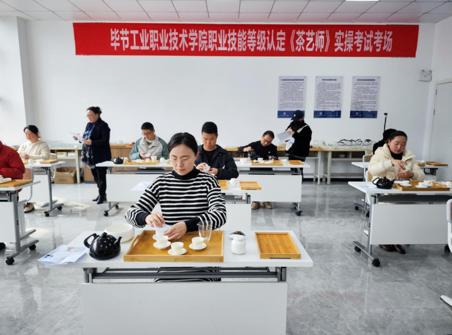 搭建“雙師型”隊伍建設(shè)平臺，助力技能人才高質(zhì)量發(fā)展