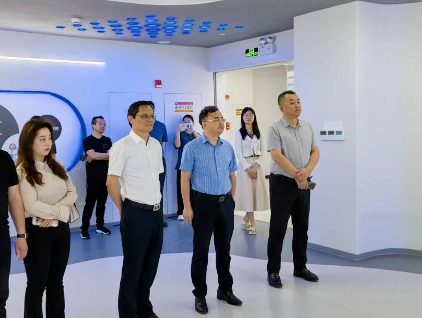李涌、邱國援率隊到廣東省企業(yè)、院?？疾鞂W(xué)習(xí)