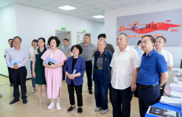 省、市關(guān)心下一代工作委員會(huì)赴畢節(jié)工業(yè)職業(yè)技術(shù)學(xué)院調(diào)研