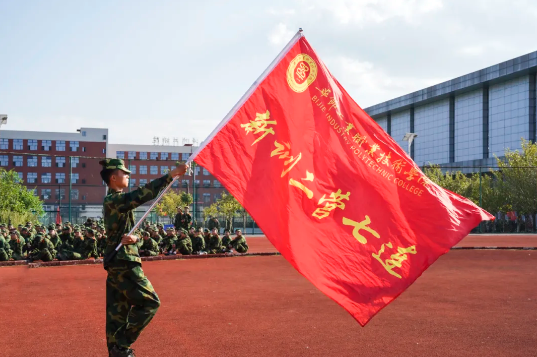 軍訓(xùn)啟航 “綠”動青春 —— 畢節(jié)工業(yè)職業(yè)技術(shù)學(xué)院2024級新生軍訓(xùn)紀(jì)實(shí)